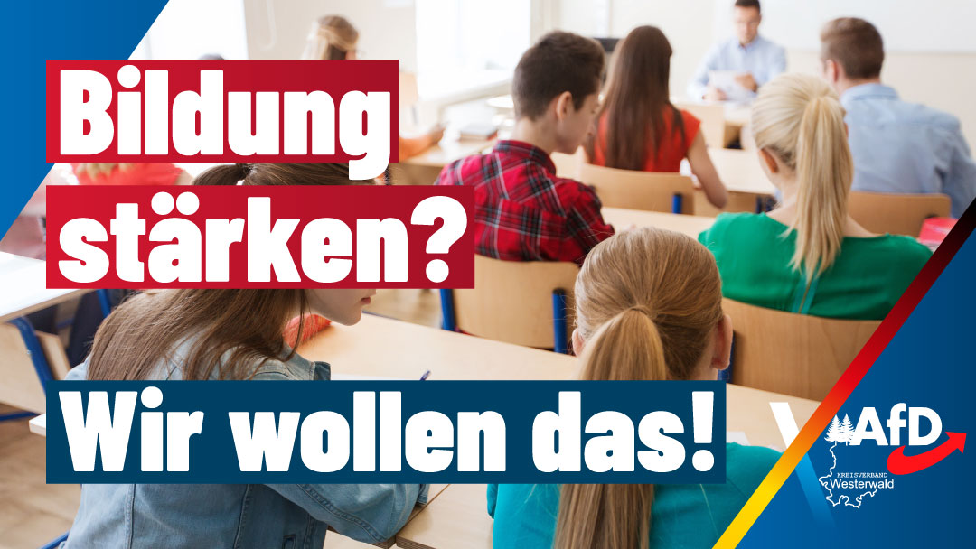 Schülerinnen und Schüler in einem modernen Klassenzimmer, Lehrkraft erklärt an der Tafel – Bildung fördern, Chancen sichern